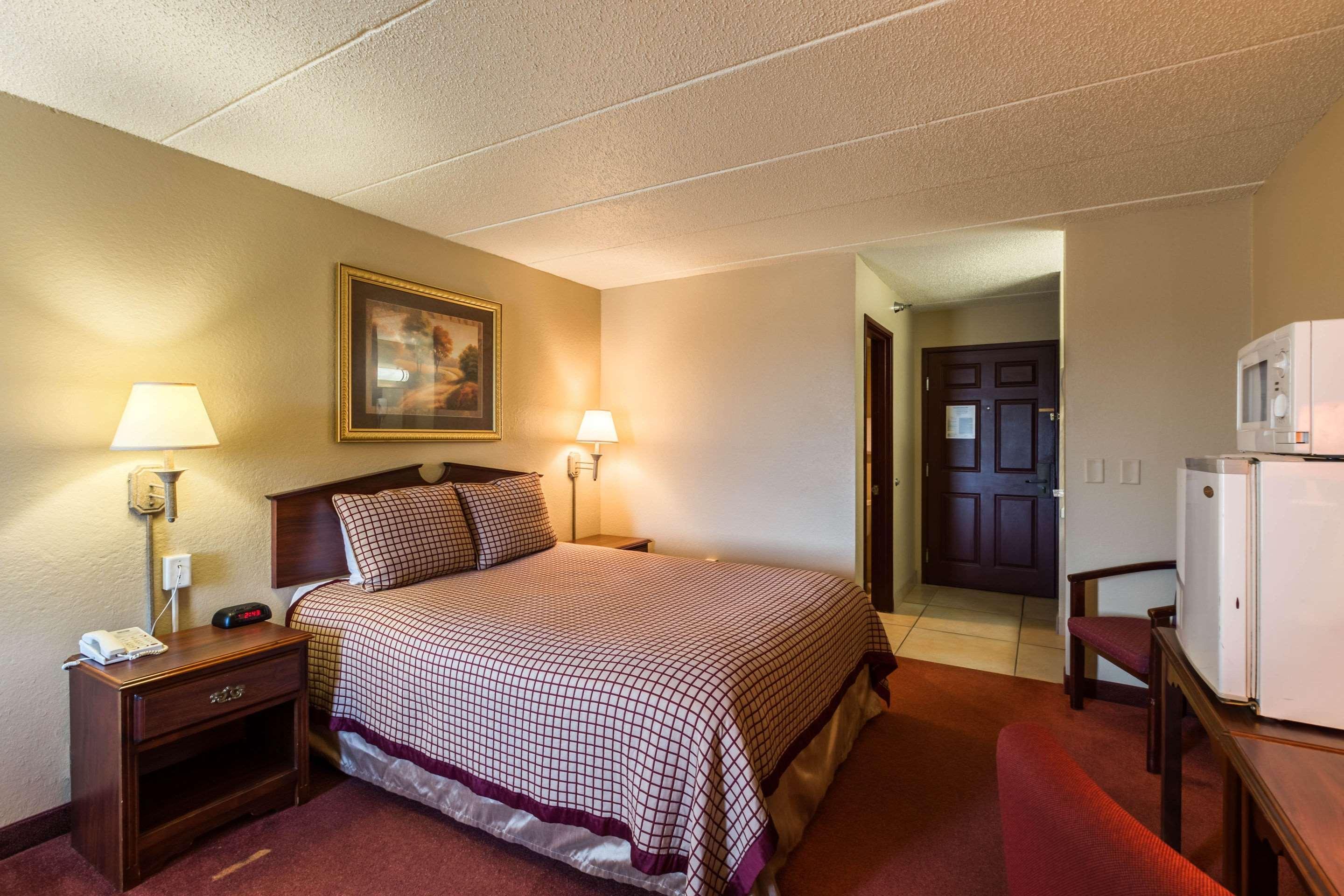 Rodeway Inn Norfolk Exterior photo