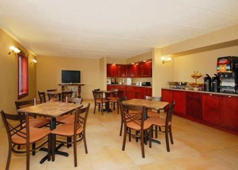 Rodeway Inn Norfolk Restaurant photo